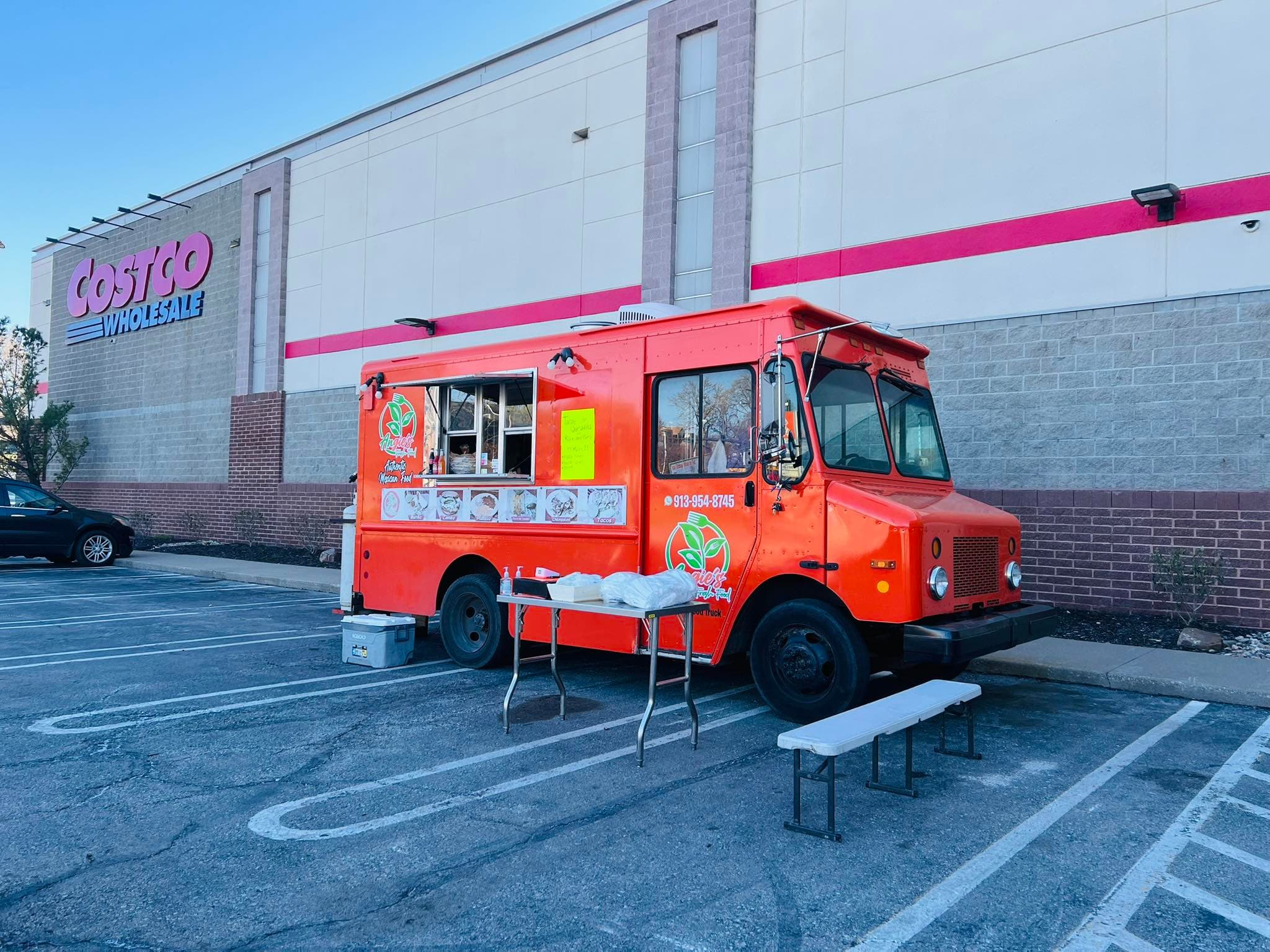 Angie’s Food Truck parked for service
