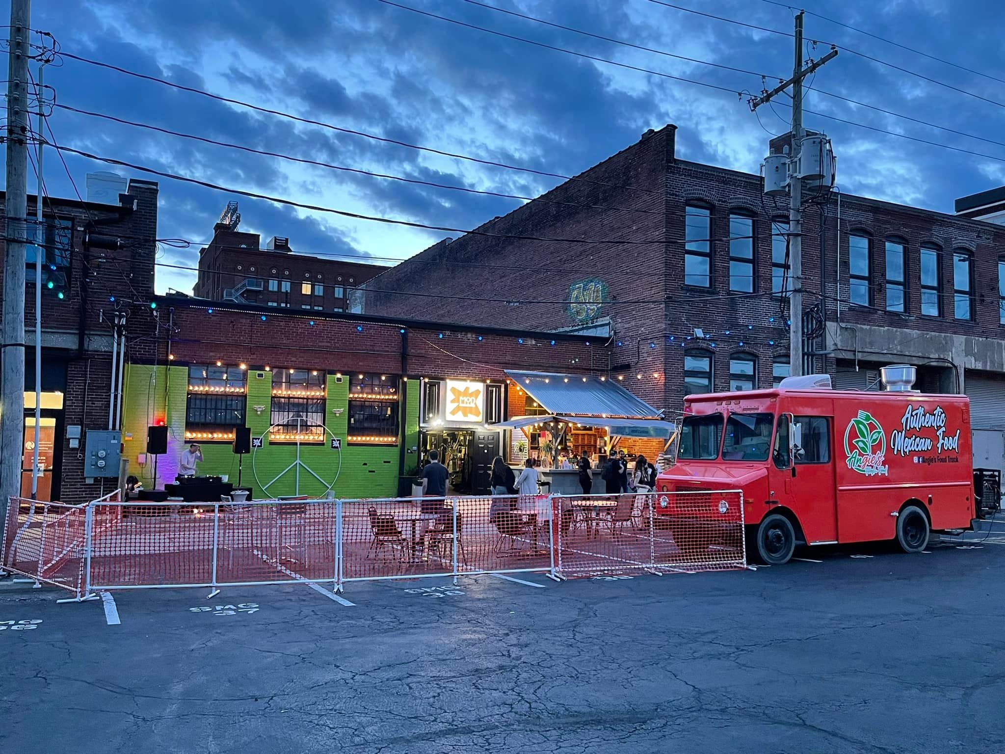 Angie’s Food Truck exterior